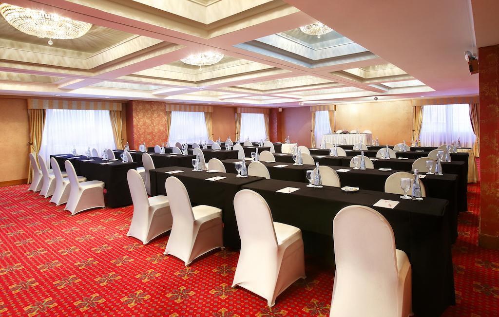 Ambhara Hotel Jakarta Exterior photo