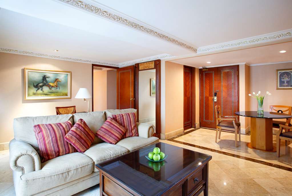 Ambhara Hotel Jakarta Room photo